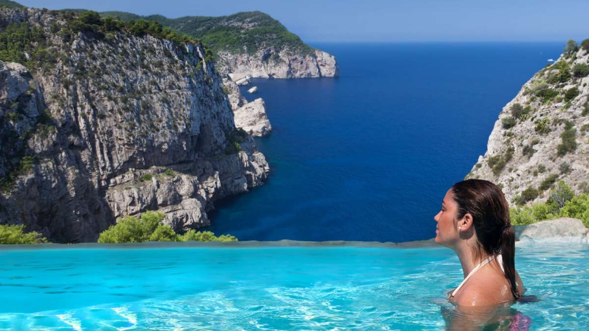 How to choose a hotel on Ibiza