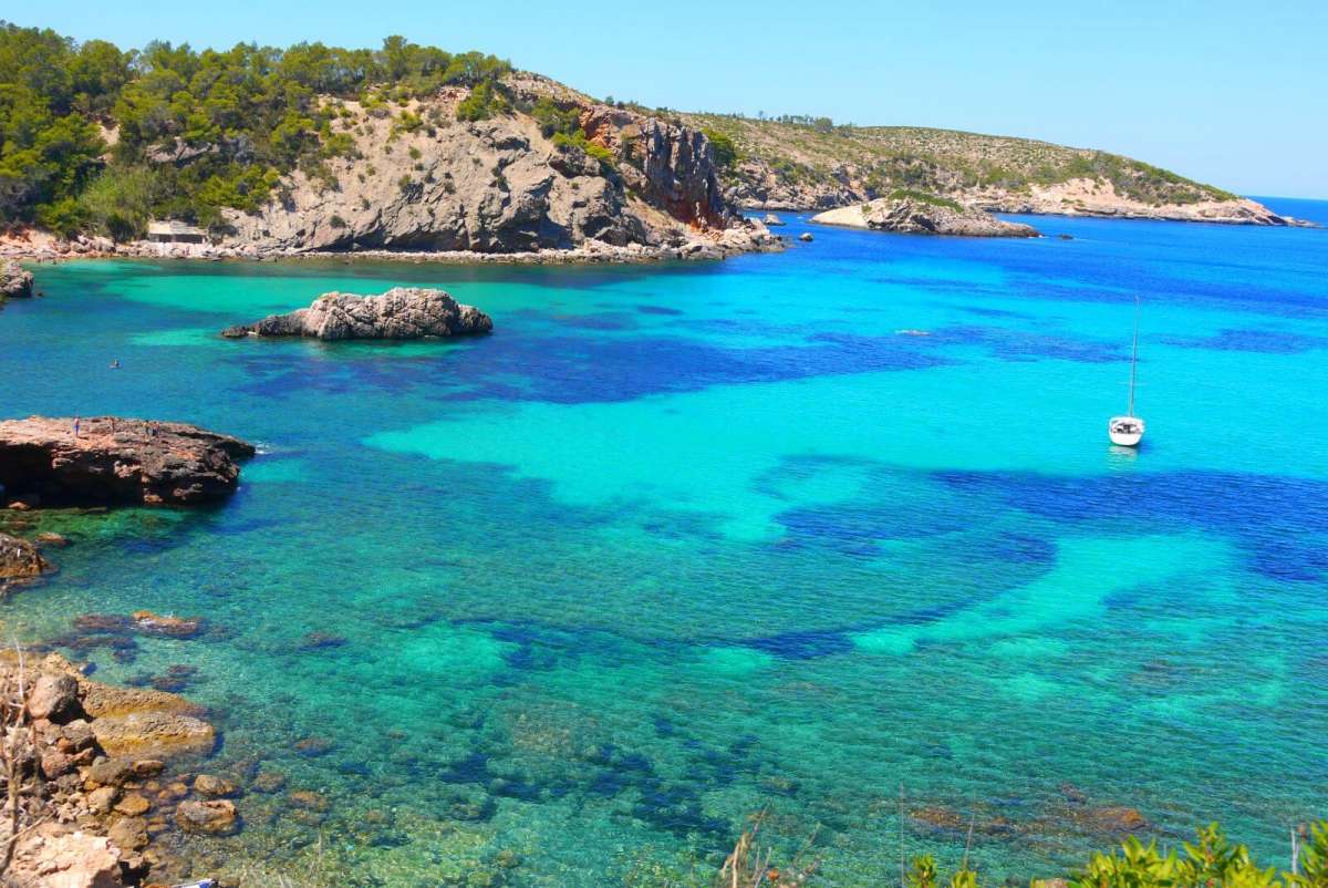 Discovering the island of Ibiza: S’Illot des Rencli