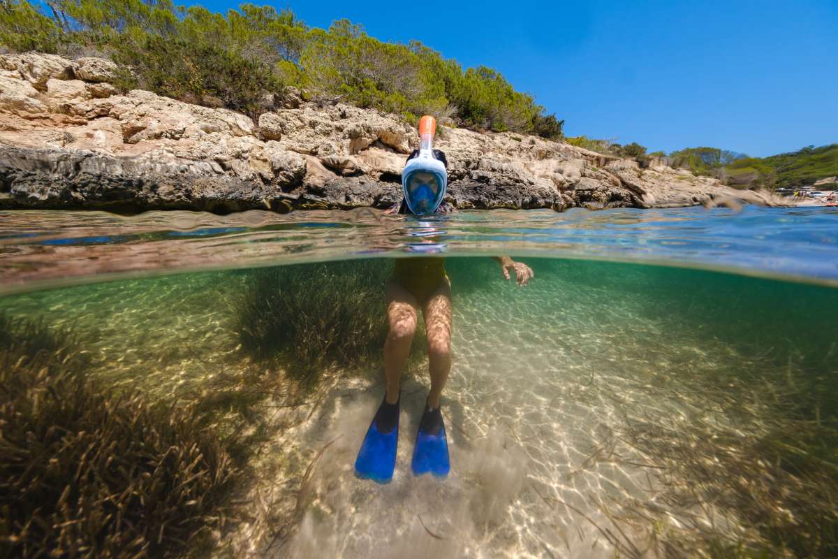 Explora el encanto de Portinatx: un refugio tranquilo en el norte de Ibiza